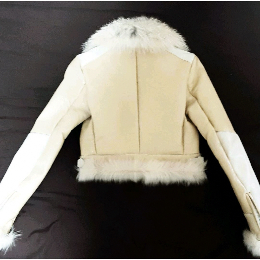 PRADA(プラダ)の新品未使用　プラダ　レザーコート　ファー レディースのジャケット/アウター(毛皮/ファーコート)の商品写真