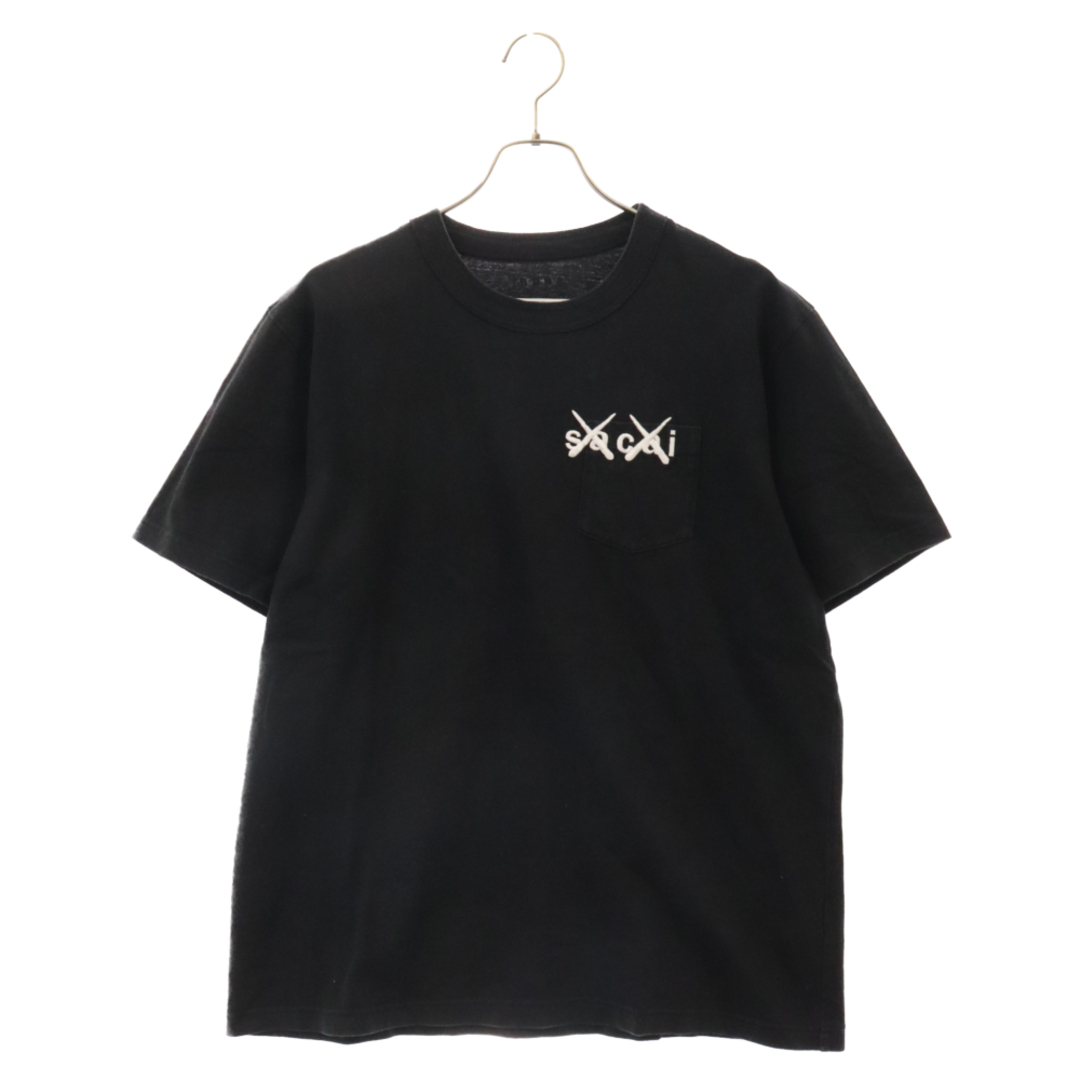 sacai(サカイ)のSacai サカイ 21AW ×KAWS フロントロゴ刺繍 ポケット半袖Tシャツ クルーネックカットソー 21-0285S ブラック メンズのトップス(Tシャツ/カットソー(半袖/袖なし))の商品写真