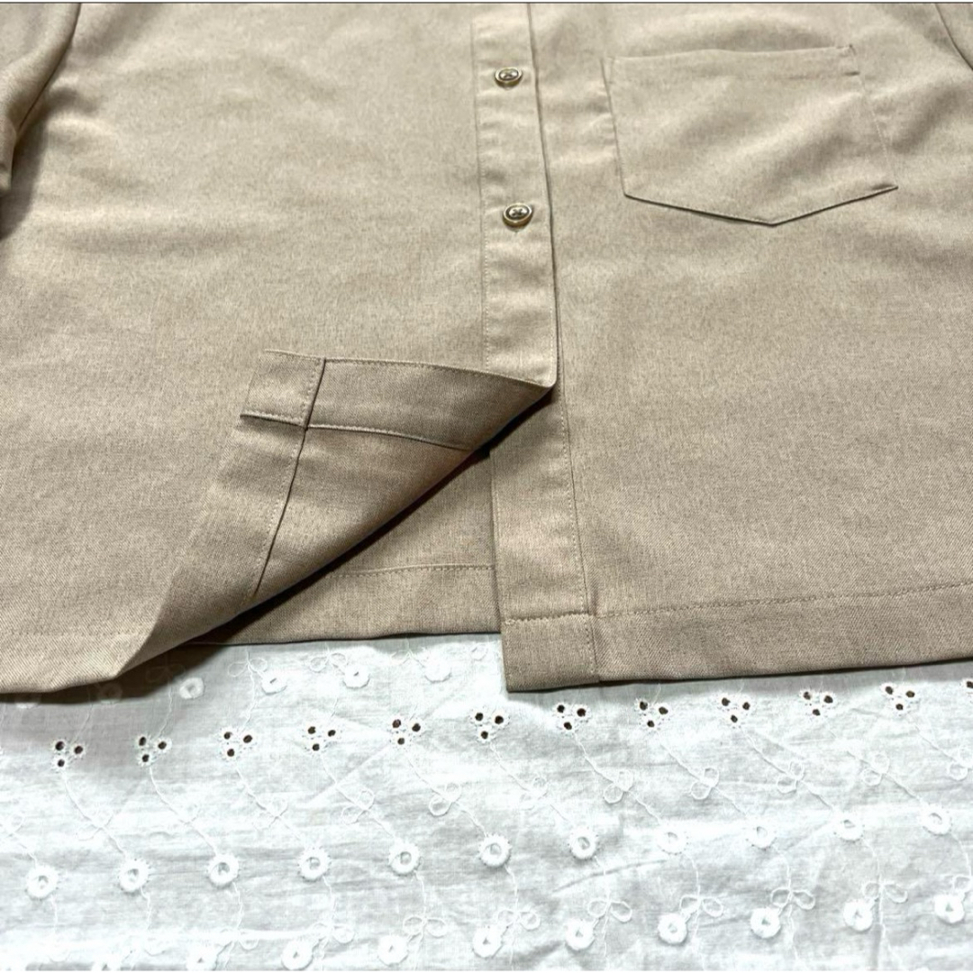 GU(ジーユー)のGU  クロップドシャツ　半袖　ベージュ　L  シャツブラウス　羽織　前ボタン レディースのトップス(シャツ/ブラウス(半袖/袖なし))の商品写真