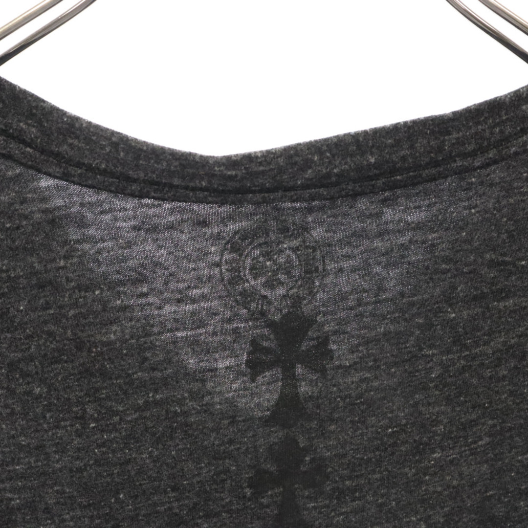 Chrome Hearts(クロムハーツ)のCHROME HEARTS クロムハーツ CROSS セメタリー クロス プリント Vネック カットソー 半袖Tシャツ グレー メンズのトップス(Tシャツ/カットソー(半袖/袖なし))の商品写真