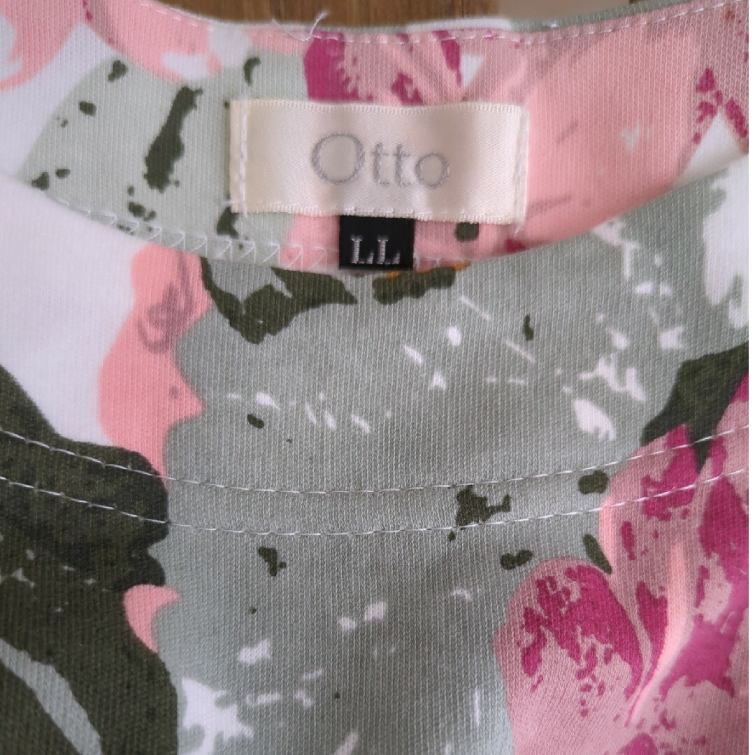 OTTO　花柄のコットンTシャツLL レディースのトップス(Tシャツ(半袖/袖なし))の商品写真