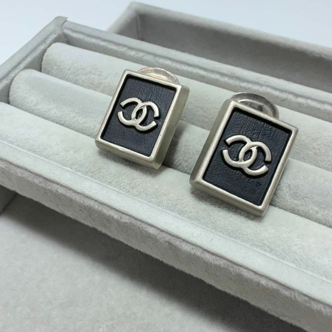 CHANEL(シャネル)の【ヴィンテージ】CHANEL ココマークイヤリング　シルバー　ブラック レディースのアクセサリー(イヤリング)の商品写真