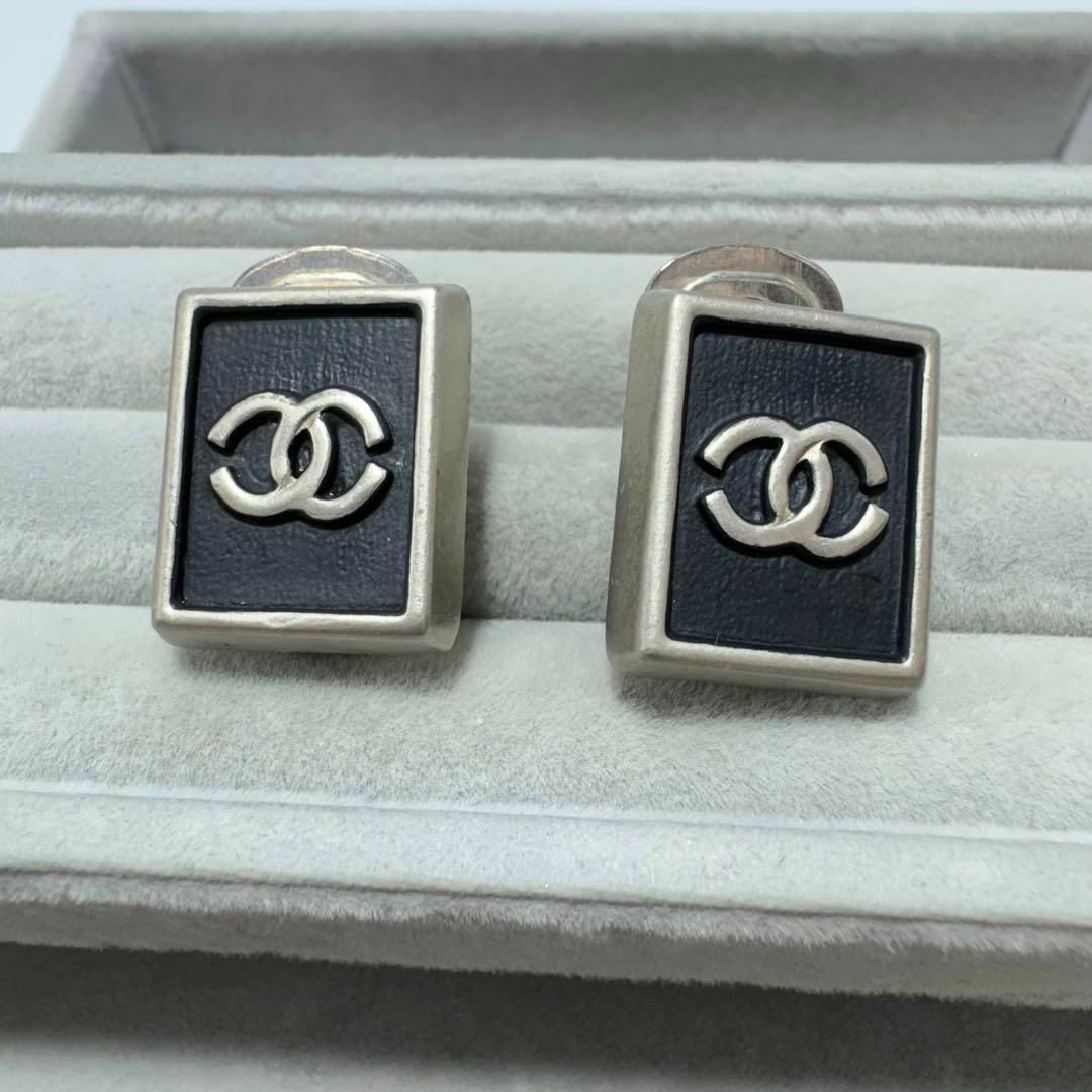 CHANEL(シャネル)の【ヴィンテージ】CHANEL ココマークイヤリング　シルバー　ブラック レディースのアクセサリー(イヤリング)の商品写真