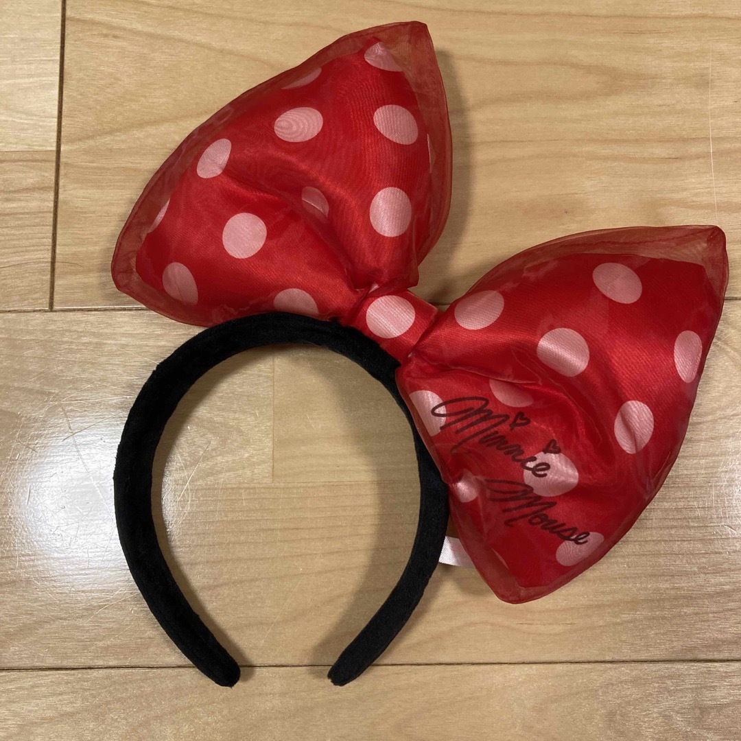 Disney(ディズニー)のディズニーリゾート　ミニーマウス　オーガンジー　大きめリボン　カチューシャ　赤 レディースのヘアアクセサリー(カチューシャ)の商品写真