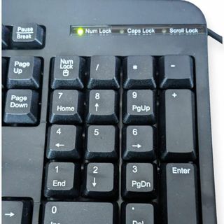 美品サンワサプライ SKB-109LBK日本語109有線キーボード PS/2接続(PC周辺機器)