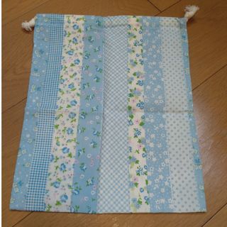 ハンドメイド　巾着袋　大（Ｌ）花　ドット　チェック柄　水色(外出用品)