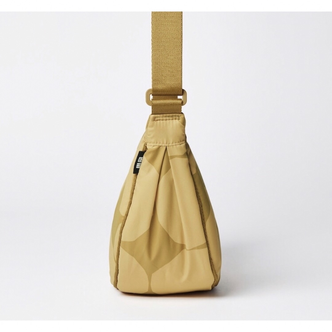 ユニクロ　新品　マリメッコ　ラウンドミニショルダーバッグ レディースのバッグ(ショルダーバッグ)の商品写真