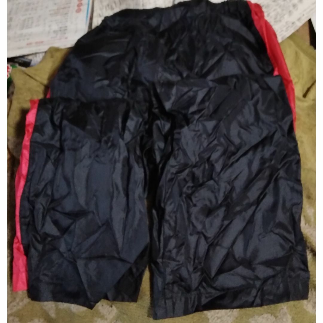 PUMA(プーマ)のプーマのナイロン製スポーツパンツ恐らく男用中古状態まあまあ良い メンズのパンツ(その他)の商品写真