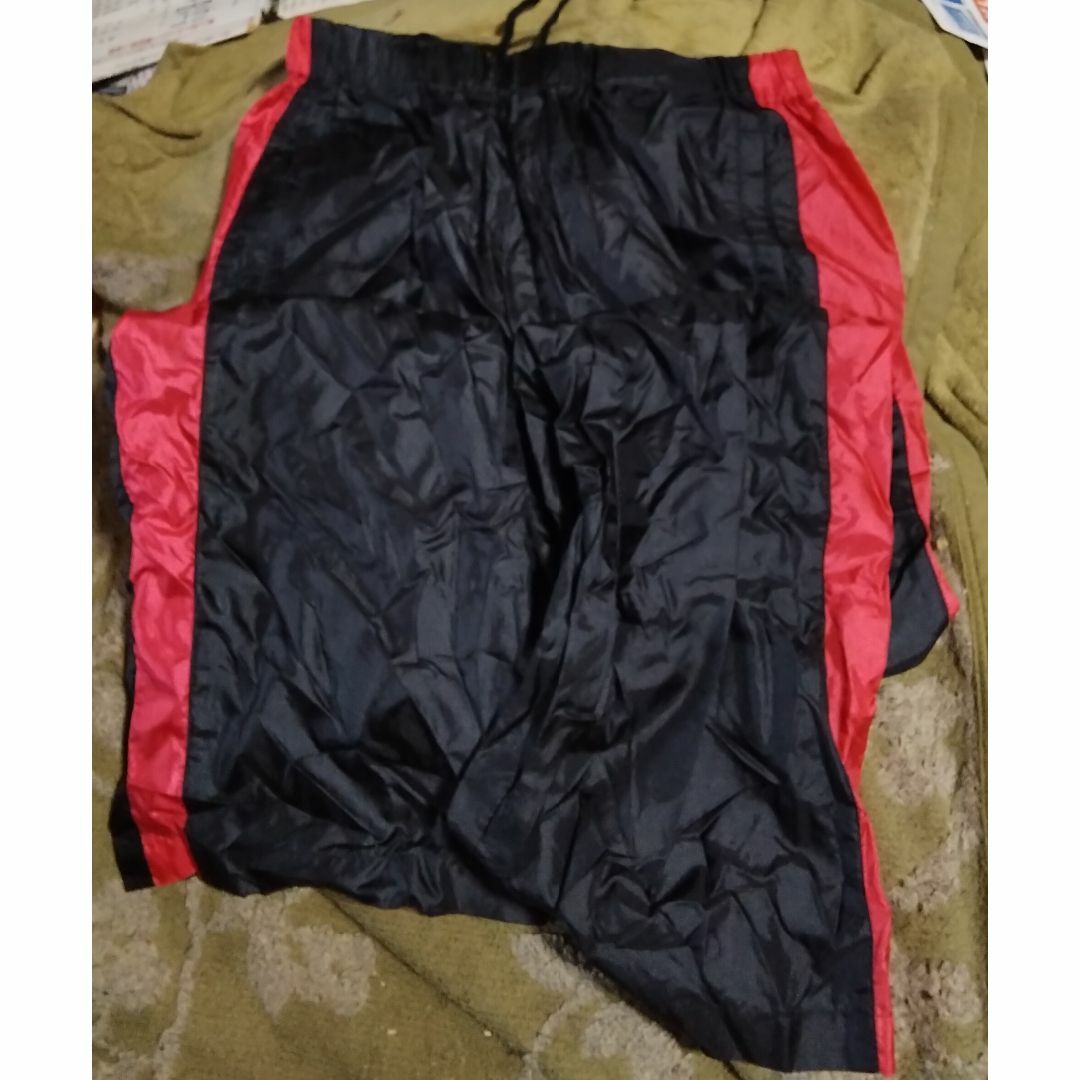 PUMA(プーマ)のプーマのナイロン製スポーツパンツ恐らく男用中古状態まあまあ良い メンズのパンツ(その他)の商品写真