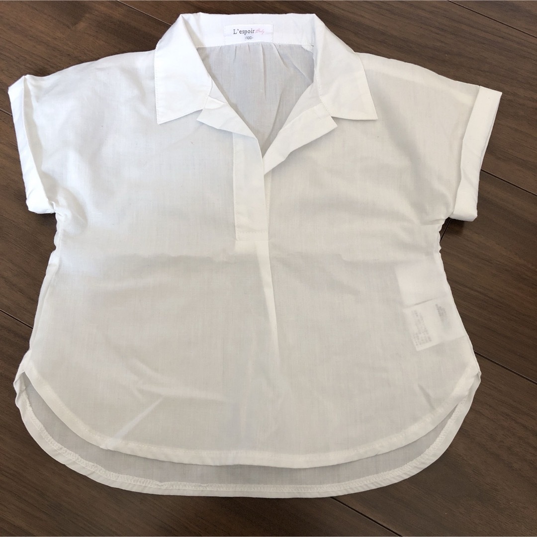 白のシャツ 100センチ キッズ/ベビー/マタニティのキッズ服女の子用(90cm~)(Tシャツ/カットソー)の商品写真