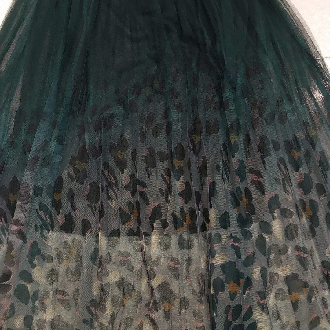 ロングスカート 緑 グリーン プリーツ グラデーション レオパード柄 レディースのスカート(ロングスカート)の商品写真