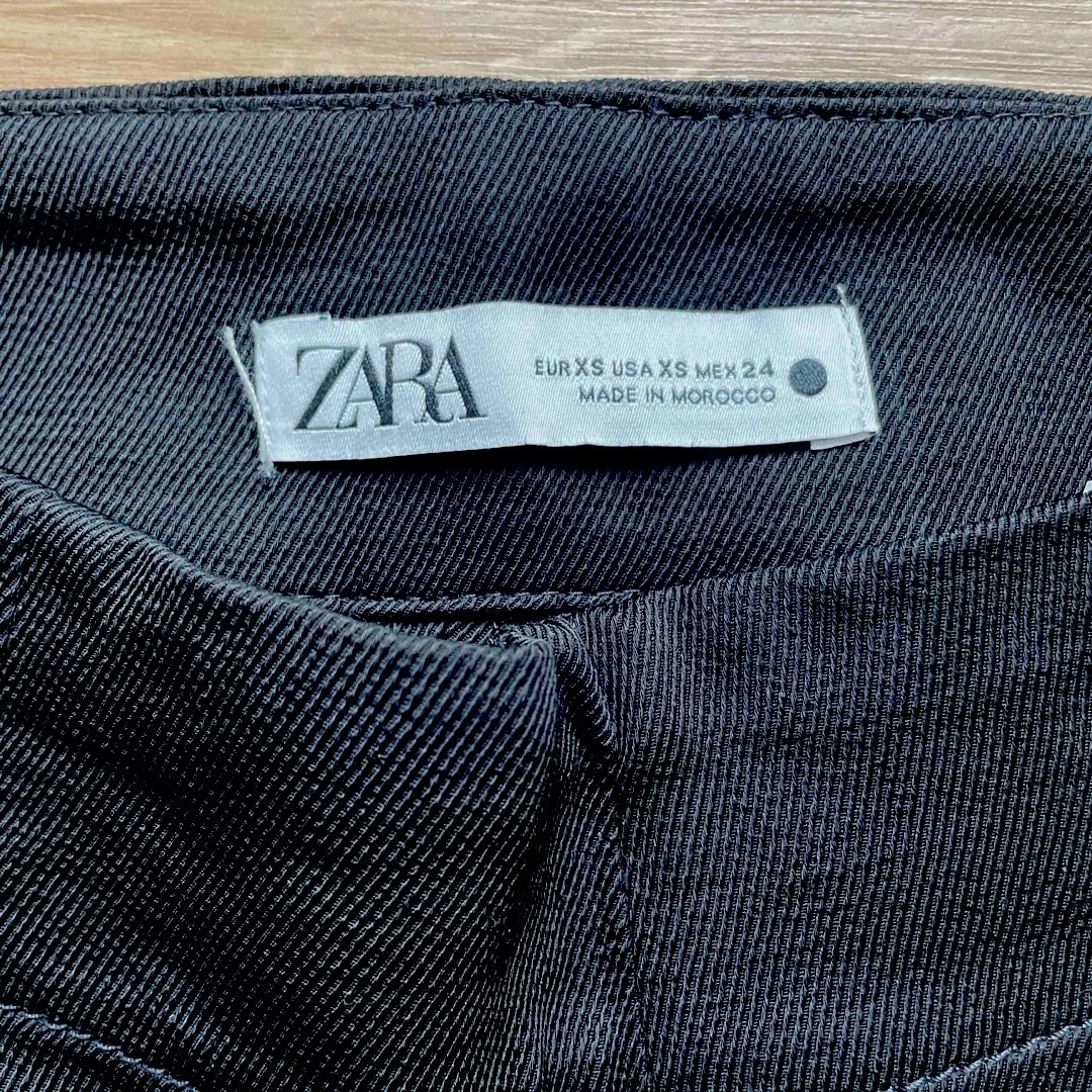 ZARA(ザラ)のZARA 黒ワイドパンツ レディースのパンツ(バギーパンツ)の商品写真