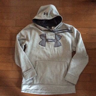 アンダーアーマー(UNDER ARMOUR)のUNDER ARMOUR パーカー(パーカー)