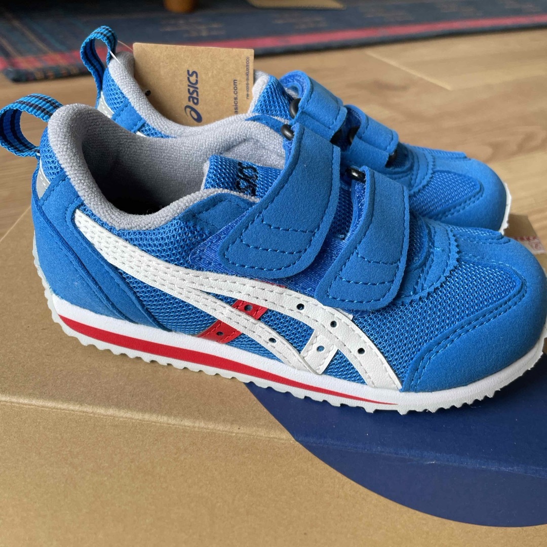 asics(アシックス)の【新品未使用】ASICSスニーカー16.5cm キッズ/ベビー/マタニティのキッズ靴/シューズ(15cm~)(スニーカー)の商品写真