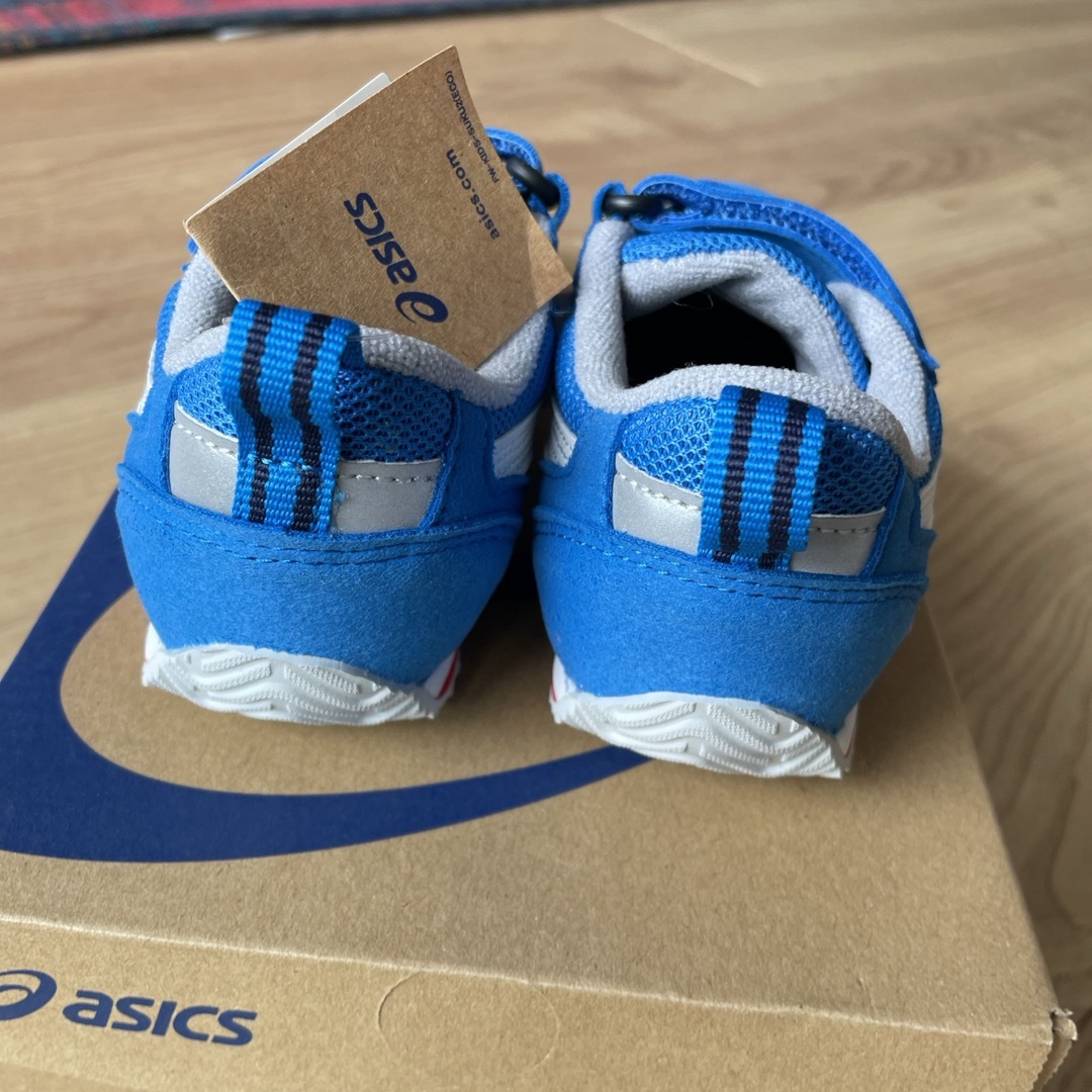 asics(アシックス)の【新品未使用】ASICSスニーカー16.5cm キッズ/ベビー/マタニティのキッズ靴/シューズ(15cm~)(スニーカー)の商品写真