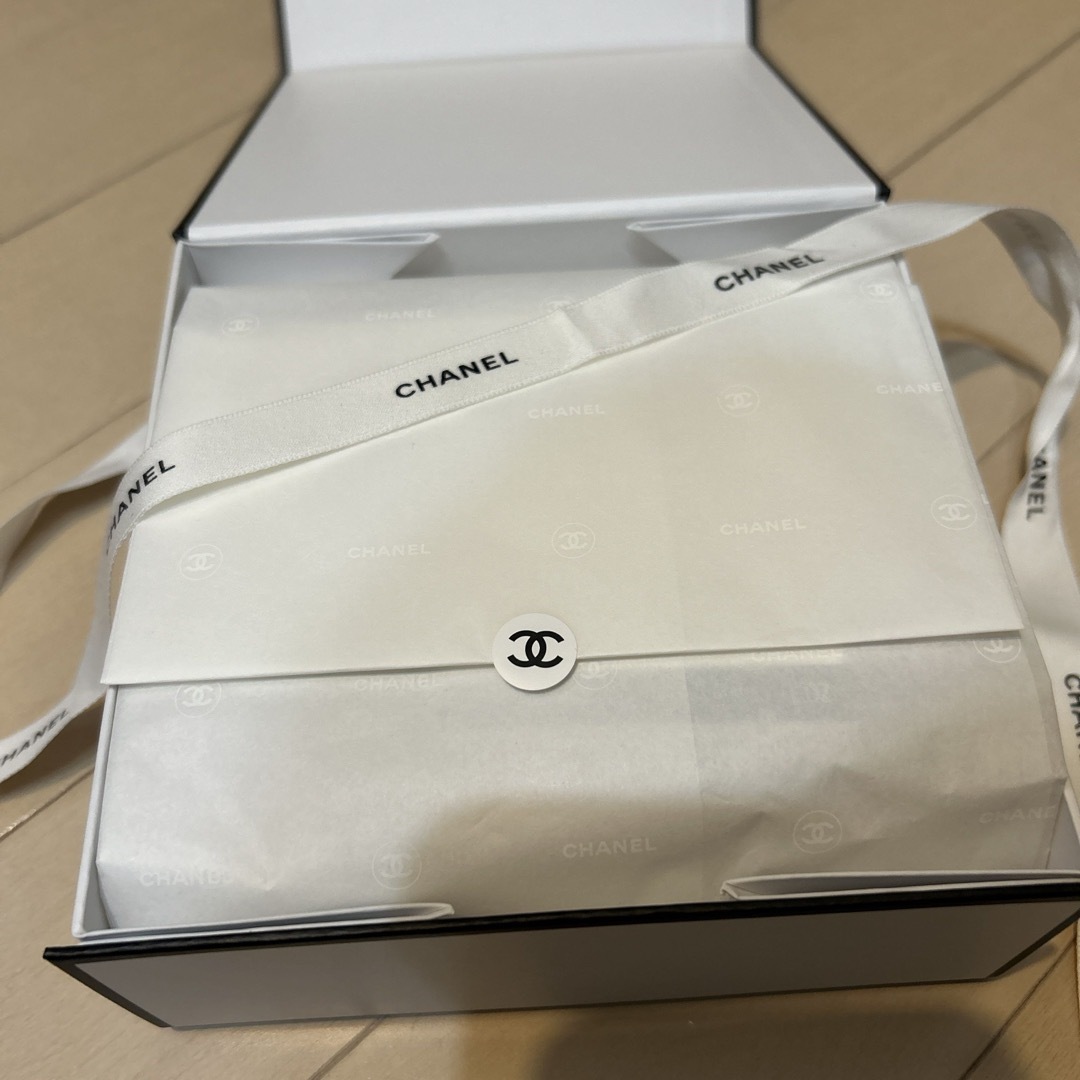 CHANEL(シャネル)のCHANEL ラ クレーム マン リッシュ　& ルージュココボーム912  コスメ/美容のボディケア(ハンドクリーム)の商品写真