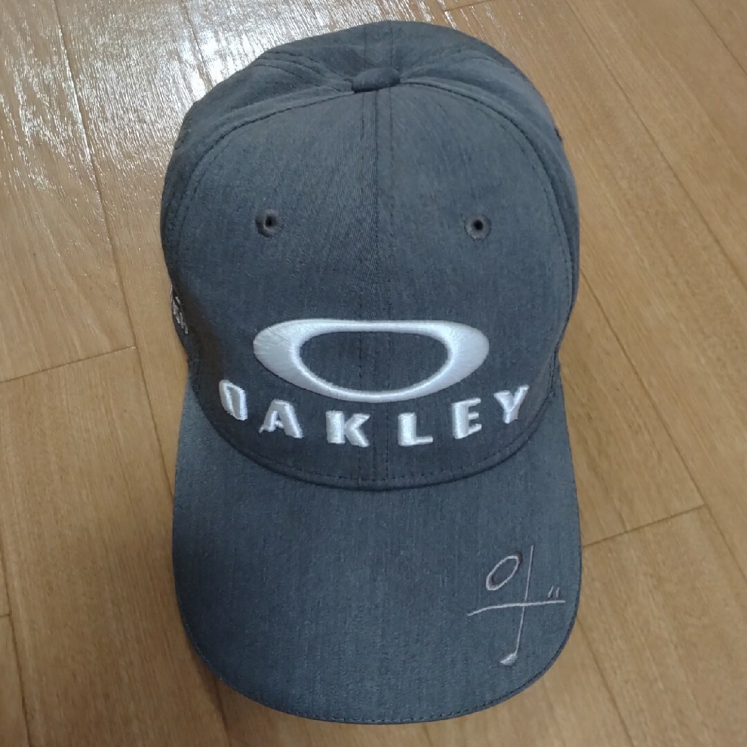 Oakley(オークリー)のOAKLEY ゴルフキャップ　グレー　メンズ　フリー メンズの帽子(キャップ)の商品写真