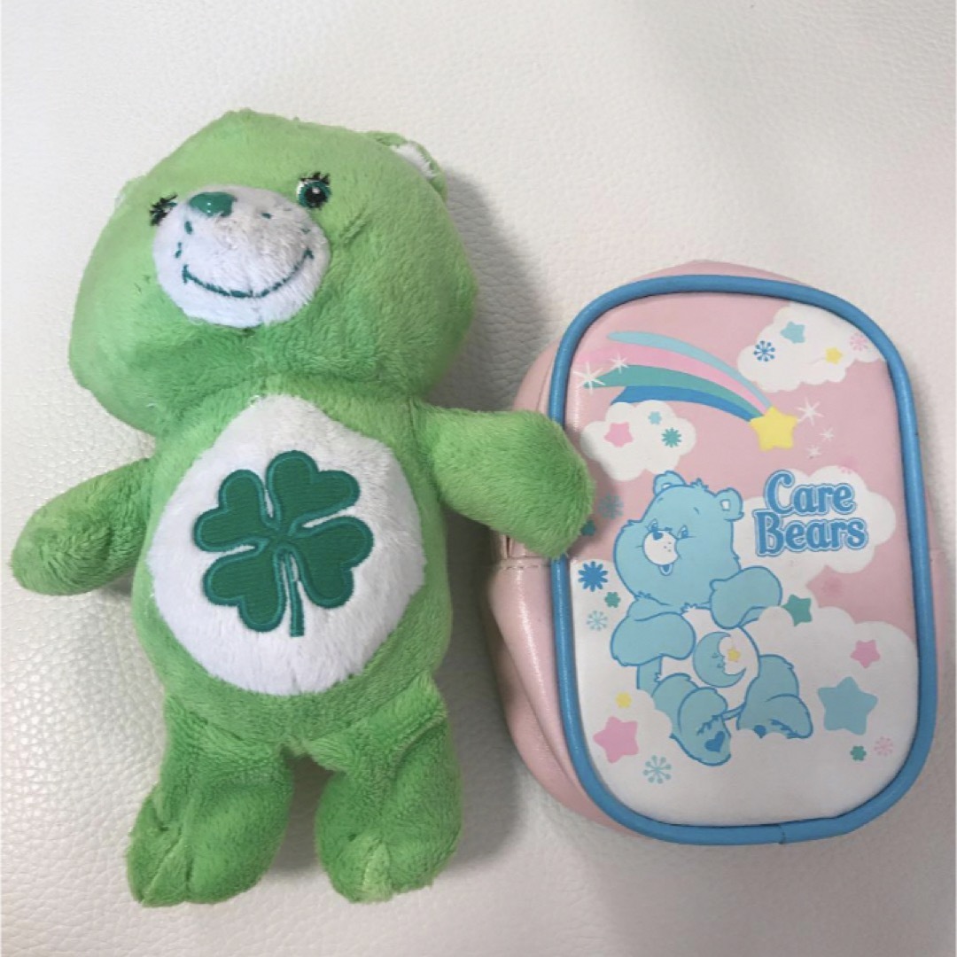 CareBears(ケアベア)のケアベア ぬいぐるみ&化粧ポーチ メイク道具入れ グッドラックベア アメコミ レディースのファッション小物(ポーチ)の商品写真