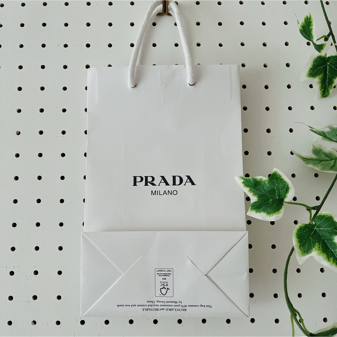 PRADA(プラダ)の【1回のみ】 PRADAアウトレットショッパーS シール跡あり レディースのバッグ(ショップ袋)の商品写真