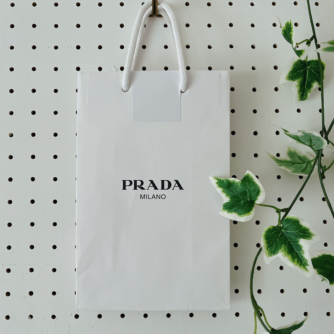 PRADA(プラダ)の【1回のみ】 PRADAアウトレットショッパーS シール跡あり レディースのバッグ(ショップ袋)の商品写真