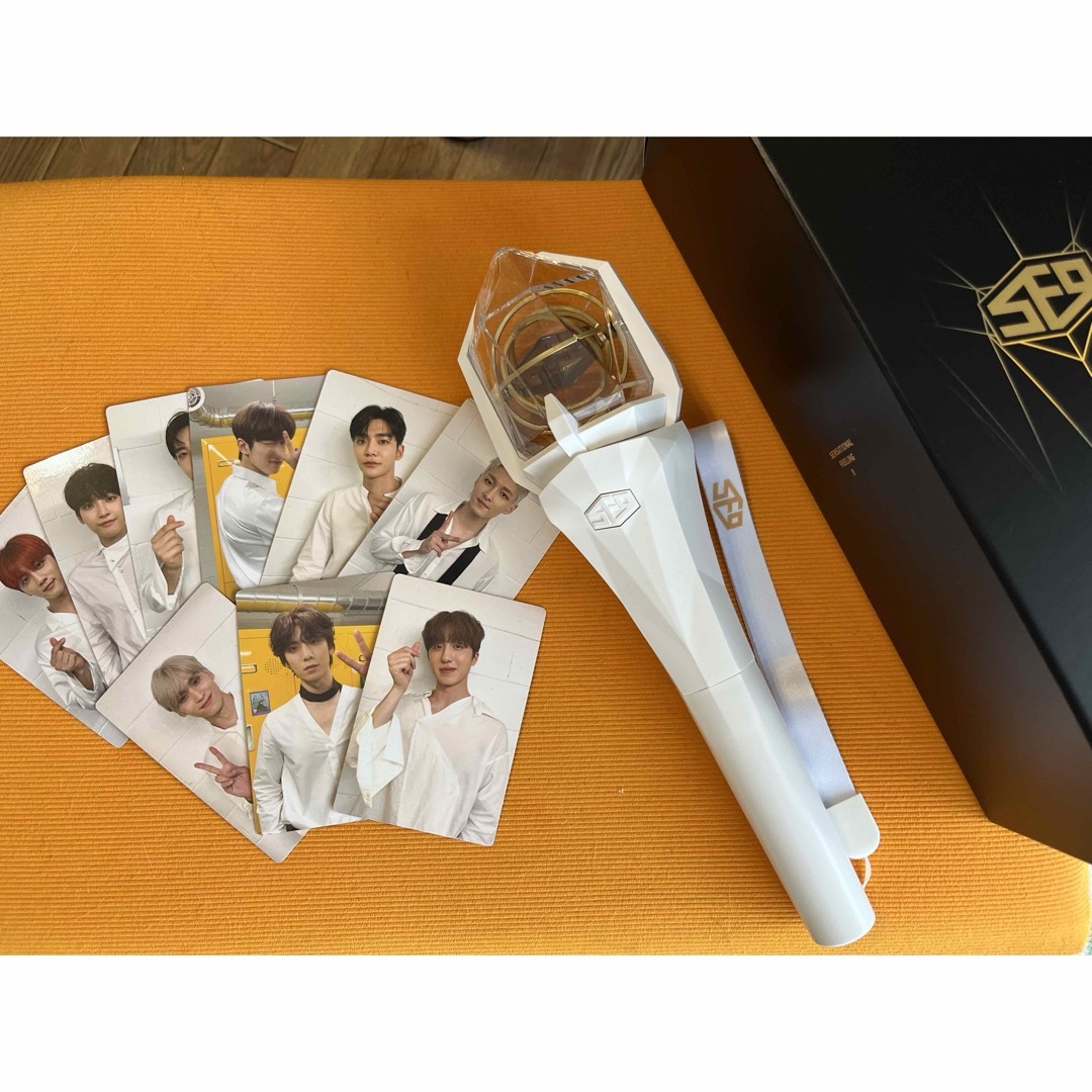 SF9 公式ペンライト　ver2 ホワイト エンタメ/ホビーのタレントグッズ(アイドルグッズ)の商品写真