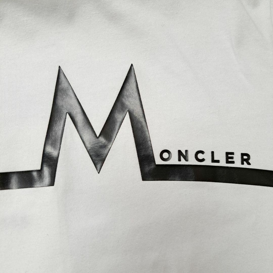 MONCLER(モンクレール)の【最高デザイン】モンクレール ビックロゴ 袖ロゴ ワッペン L ロングTシャツ メンズのトップス(Tシャツ/カットソー(七分/長袖))の商品写真