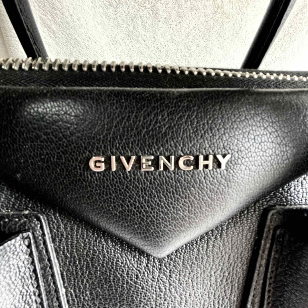 GIVENCHY(ジバンシィ)の【値下げ•美品•正規品】GIVENCHY アンティゴナ　ミディアム　黒 レディースのバッグ(ショルダーバッグ)の商品写真