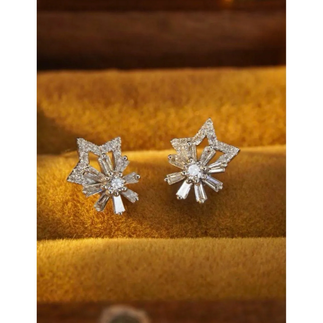 ▼天然ダイヤモンドピアス0.34ct　k18 星形　花形 レディースのアクセサリー(ピアス)の商品写真