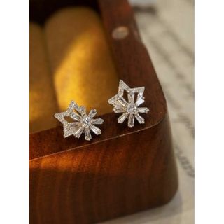 ▼天然ダイヤモンドピアス0.34ct　k18 星形　花形(ピアス)