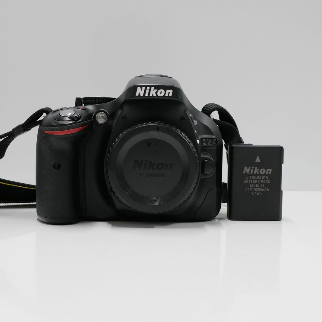 Nikon(ニコン)のNikon D5200 ボディ USED超美品 デジタル一眼 本体＋バッテリー APS-C 2410万画素 フルHD SHOT数極少8726回 カメラ 完動品 中古 CE4047 スマホ/家電/カメラのカメラ(デジタル一眼)の商品写真