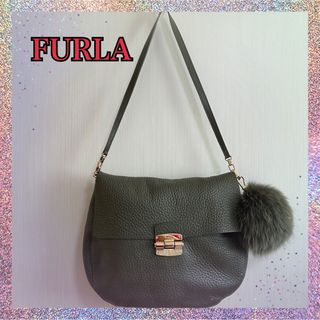 フルラ(Furla)の美品★FURLAフルラ★ファーチャーム付2Way本革ショルダーバッグ★カーキ(ショルダーバッグ)