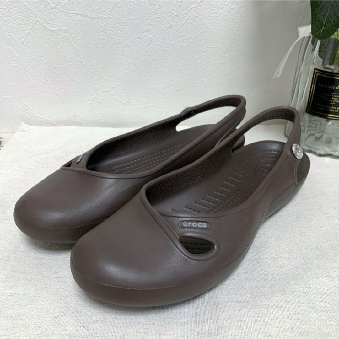 crocs(クロックス)のクロックス crocs◆ オリビア  ジビッツ付き　フラットシューズ　ウィメンズ レディースの靴/シューズ(サンダル)の商品写真