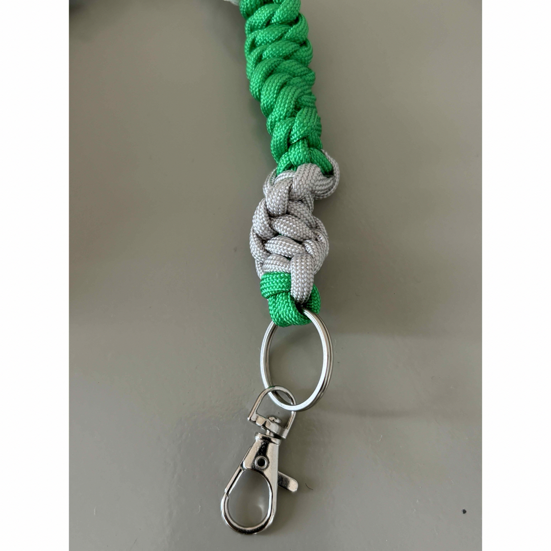 パラコード　ハンドストラップ　Paracord handstrap   ハンドメイドのスマホケース/アクセサリー(スマホストラップ/チャーム)の商品写真