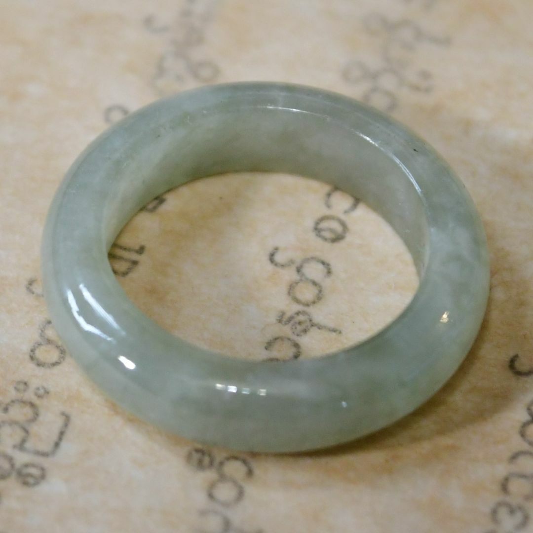 J1356　ヒスイ　翡翠　リング　指輪　15号　ミャンマー　ジェイド　送料込 レディースのアクセサリー(リング(指輪))の商品写真
