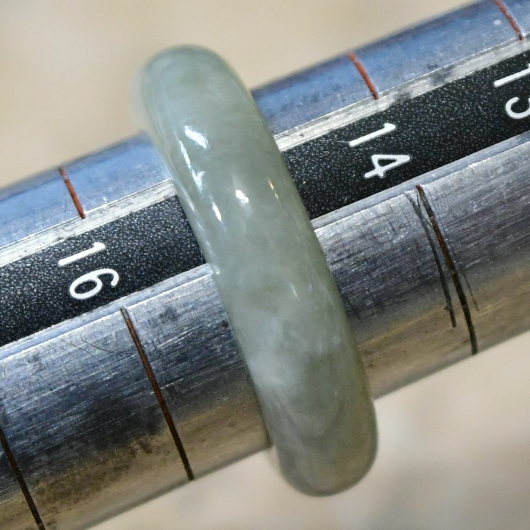 J1356　ヒスイ　翡翠　リング　指輪　15号　ミャンマー　ジェイド　送料込 レディースのアクセサリー(リング(指輪))の商品写真