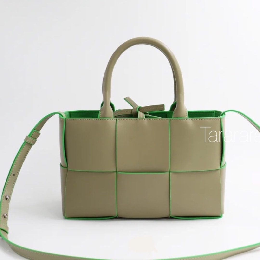 ●leather largeBraidedトートバッグ カーキ×green●本革 レディースのバッグ(トートバッグ)の商品写真