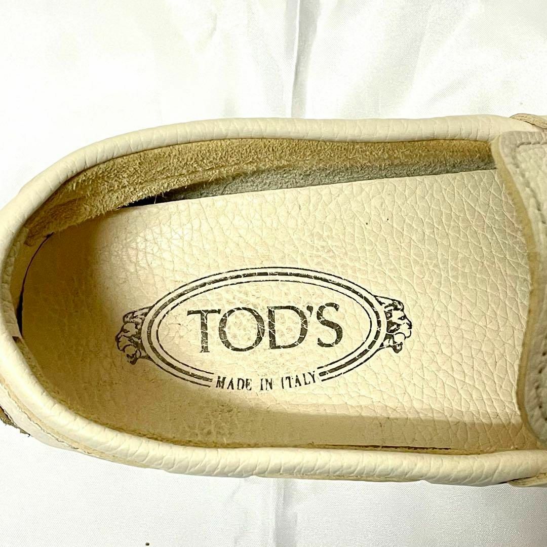 TOD'S(トッズ)の高級 TOD'S レザーデッキシューズ 24.5㎝ アイボリー 伊製 美品 メンズの靴/シューズ(デッキシューズ)の商品写真