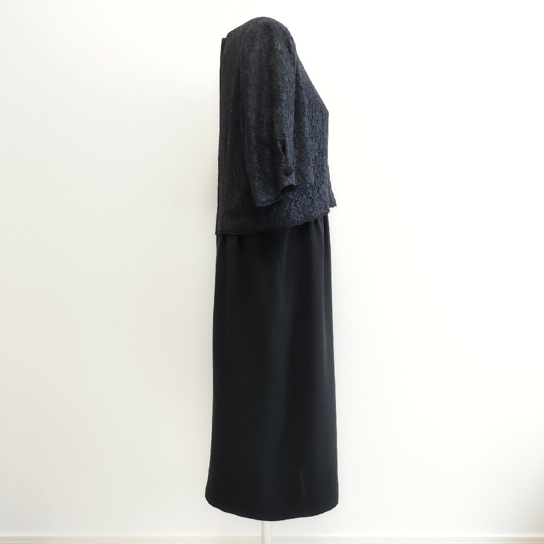 SOIR BENIR(ソワールベニール)の♡♡SOIR BENIR　ブラック フォーマル 半袖ワンピース　19号　ブラック レディースのフォーマル/ドレス(礼服/喪服)の商品写真