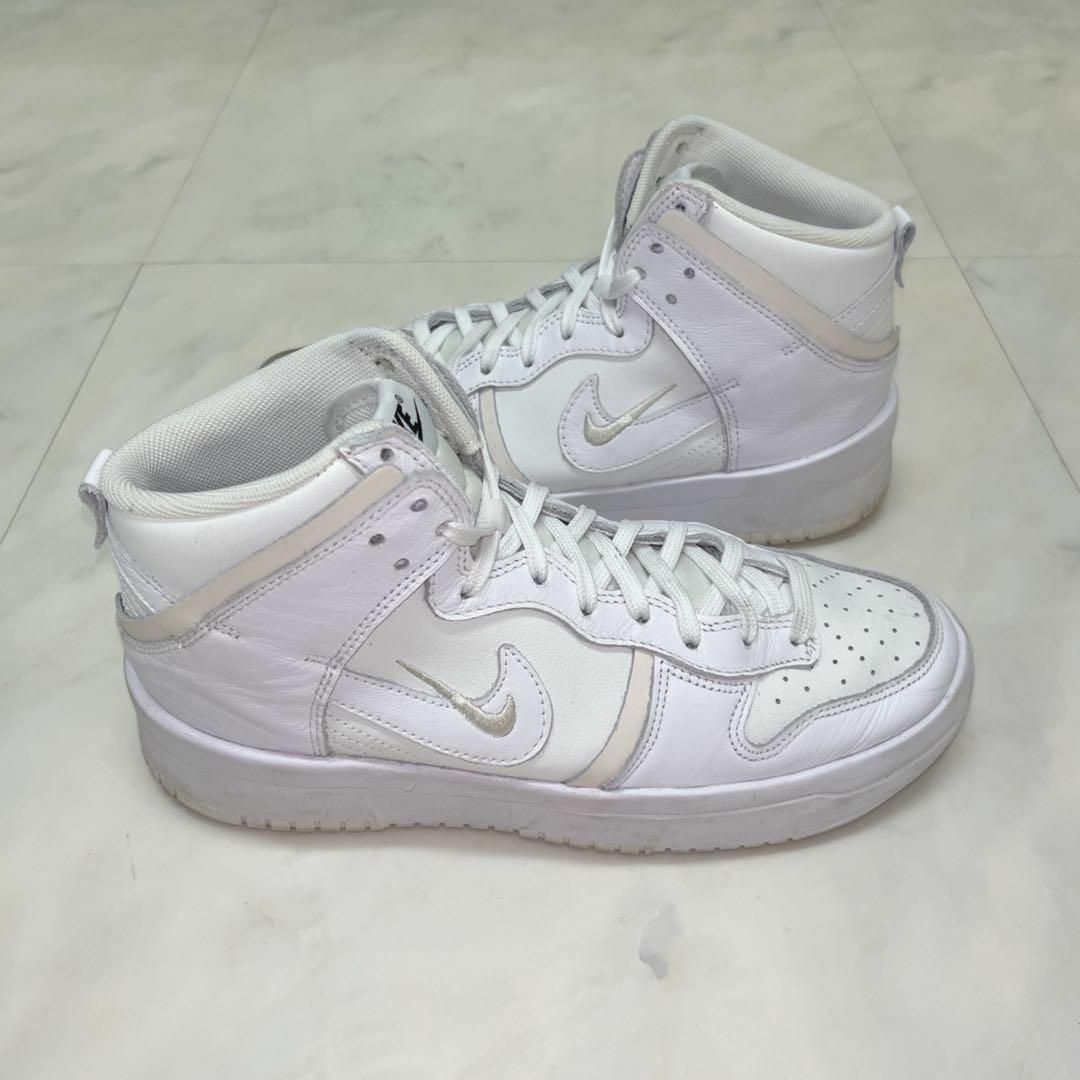 NIKE(ナイキ)のNIKE WMNS DUNK HIGH UP SUMMIT WHITE 25.5 レディースの靴/シューズ(スニーカー)の商品写真