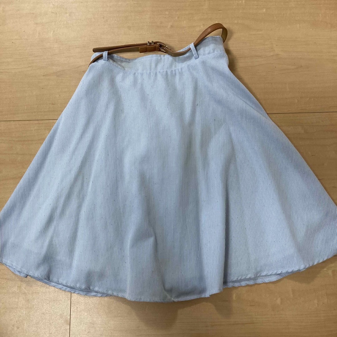 イング INGNI 水色ストライプスカート 茶色ベルトつき レディースのスカート(ひざ丈スカート)の商品写真