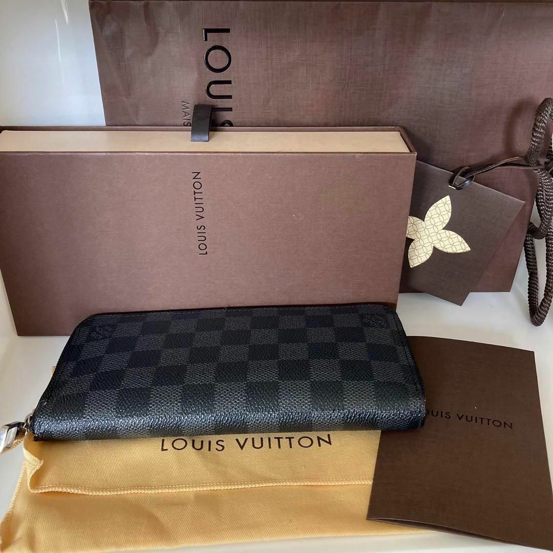 LOUIS VUITTON(ルイヴィトン)の極美品✨　ルイヴィトン　ダミエ　グラフィット　ヴェルティカル　ジッピーウォレット メンズのファッション小物(長財布)の商品写真