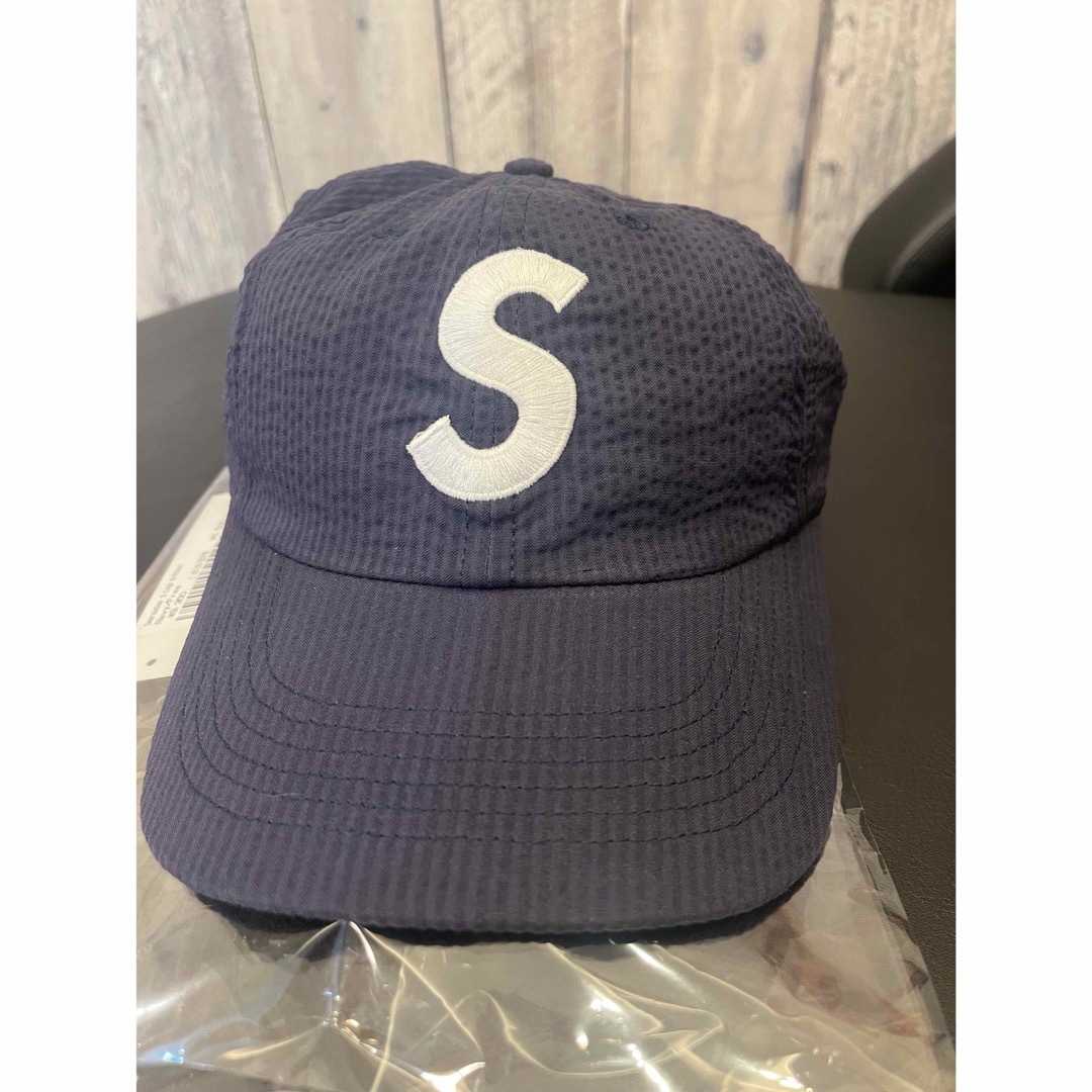 Supreme(シュプリーム)のSupreme Seersucker S Logo 6-Panel   メンズの帽子(キャップ)の商品写真