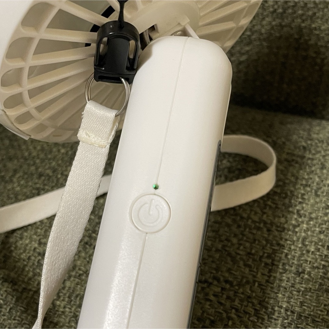 携帯扇風機 ハンディファン  USB 充電式 ホワイト FSU-95B WH スマホ/家電/カメラの冷暖房/空調(扇風機)の商品写真