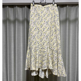 ジーユー(GU)のGU  花柄　スカート　Sサイズ(ロングスカート)