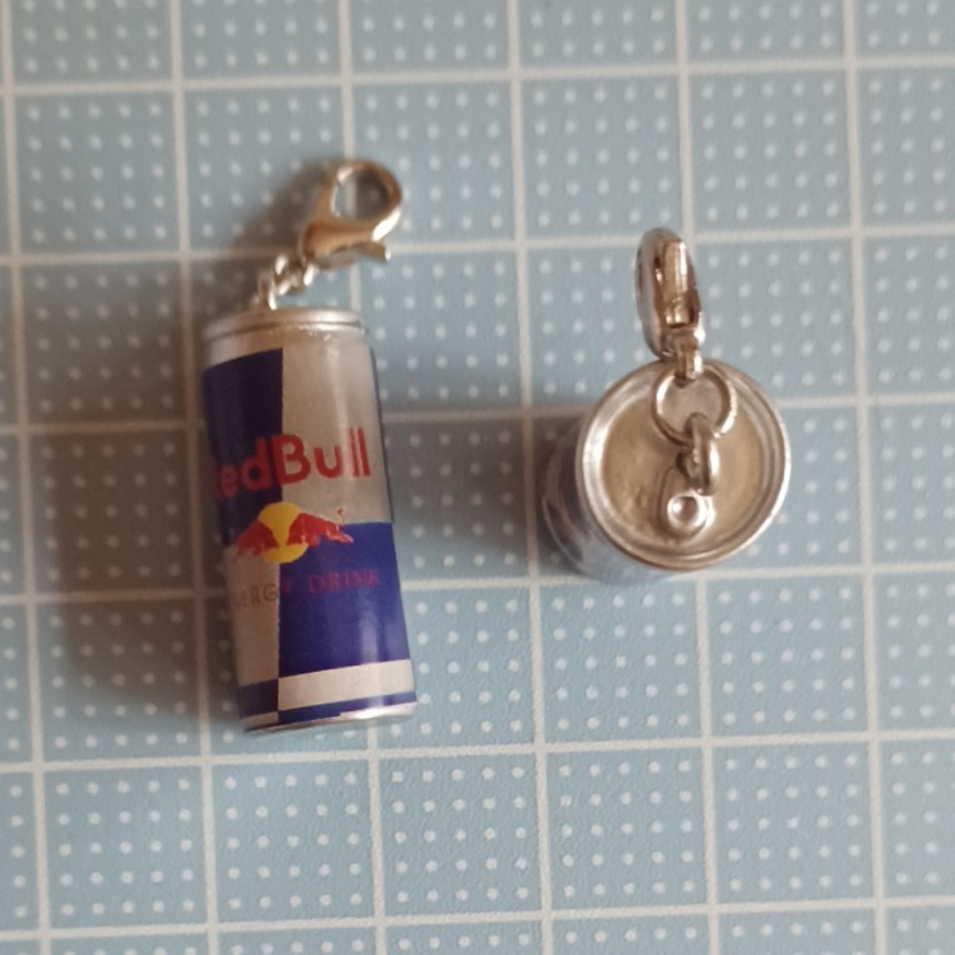 レッドブル　Red Bull　チャーム メンズのファッション小物(キーホルダー)の商品写真