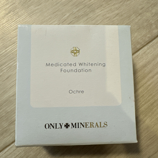 ONLY MINERALS  - オンリーミネラル 薬用ホワイトニングファンデーション オークル(5g)