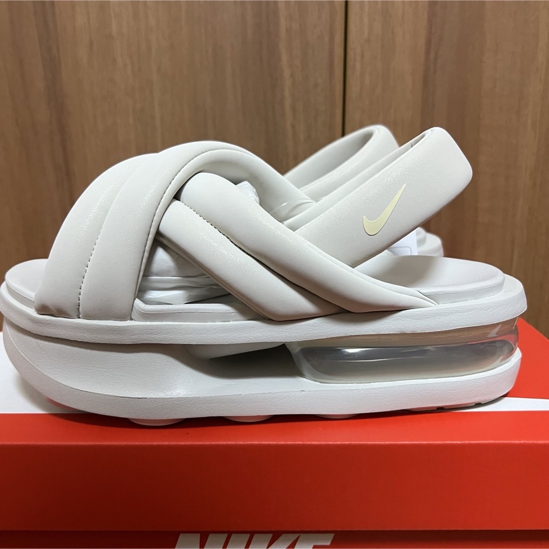 NIKE(ナイキ)のNIKE AIR MAX ISLA エアマックスアイラ 24cm レディースの靴/シューズ(サンダル)の商品写真