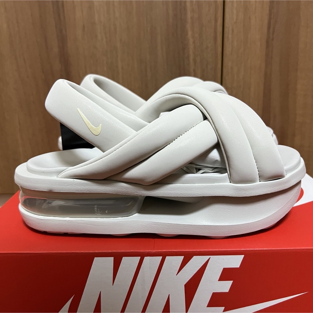 NIKE(ナイキ)のNIKE AIR MAX ISLA エアマックスアイラ 24cm レディースの靴/シューズ(サンダル)の商品写真