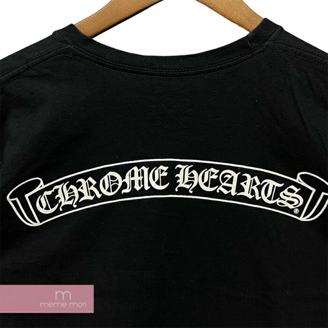 Chrome Hearts(クロムハーツ)のCHROME HEARTS Back Scroll Tee クロムハーツ バックスクロールプリントTシャツ 半袖カットソー ヴァーティカルロゴ ポケT 胸ロゴ ブラック×ホワイト サイズM 【240512】【中古-B】【me04】 メンズのトップス(Tシャツ/カットソー(半袖/袖なし))の商品写真