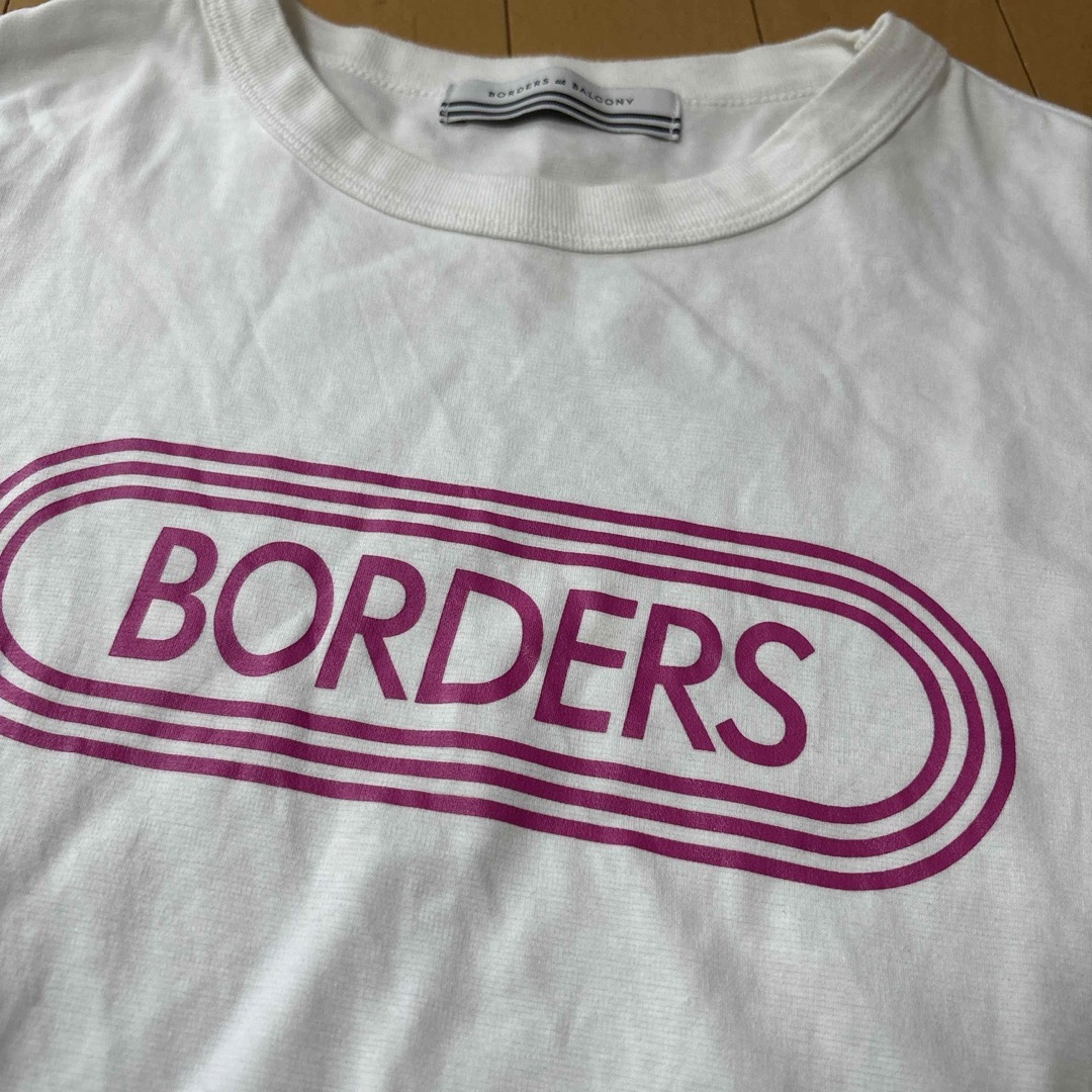 BORDERS at BALCONY(ボーダーズアットバルコニー)のBORDERS at BALCONY ロゴTシャツ　38 白ピンク　ユニセックス レディースのトップス(Tシャツ(半袖/袖なし))の商品写真